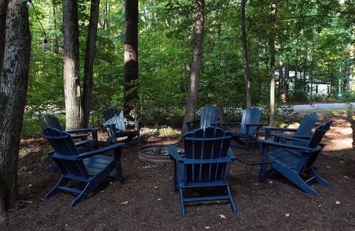 Bellaire Cabin | Serene chalet with fire pit, hot tub and barrel sauna in Shanty Creek
