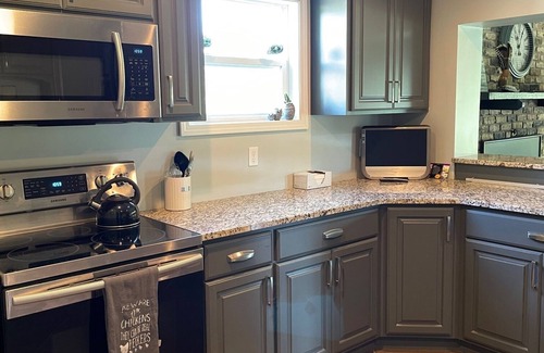 Elkhorn House | Serene & Charming Riverfront house just outside of Elkhorn & Omaha