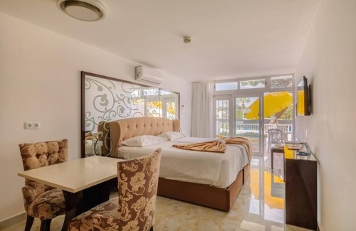 Oura Hotel | Serene Coastal Terrace Room! Kitchenette, Pool & Free Parking | 4 Units