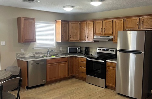Prien Apartment | Serene corporate apartment with AC in Lake Charles close to casinos and plants.