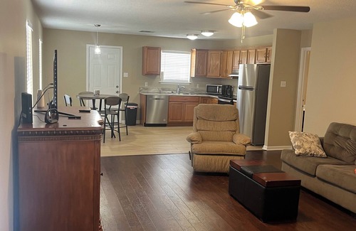 Prien Apartment | Serene corporate apartment with AC in Lake Charles close to casinos and plants.