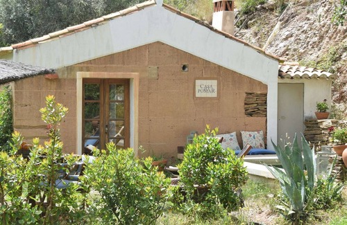 Troviscais Cottage | Serene Cottage in São Luís with Barbecue