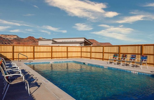 Kanab House | Serene Desert Hideaway l Sego Lily by Stay