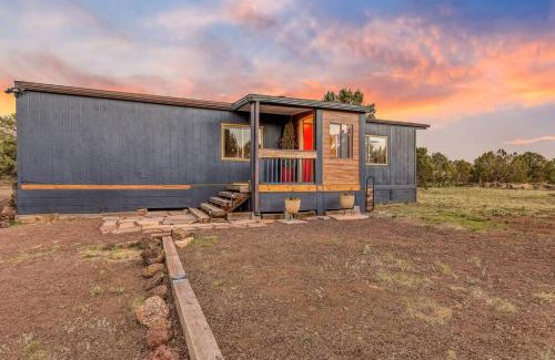 Williams House | Serene Desert Oasis Grand Canyon Pet Friendly