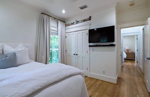 Montrose House | Serene & elegant Montrose home with private Yoga Studio and TV in every bedroom