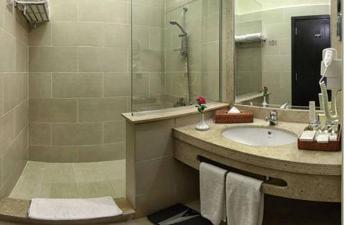 Makadi Bay Resort | Serene Escape: Enjoy Plush Room Near Makadi Water World Aqua Park