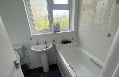 Wolverhampton Apartment | Serene Escape Cosy Apartment in Wolverhampton