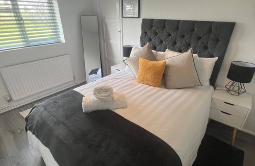 Wolverhampton Apartment | Serene Escape Cosy Apartment in Wolverhampton