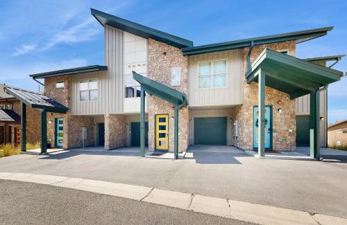 Rendezvous House | Serene Escape in Fraser