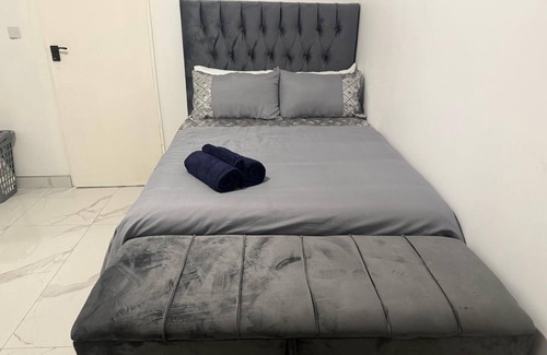 Bulawayo House | Serene four bedroom family home within walking distance of local amenities.