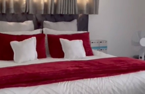 Bulawayo House | Serene four bedroom family home within walking distance of local amenities.