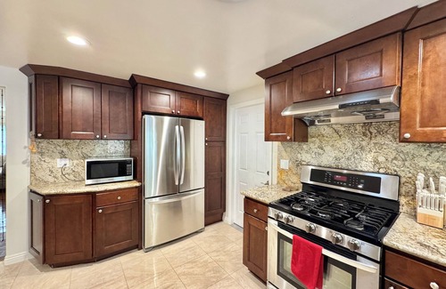 Thousand Oaks House | Serene Garden Retreat Luxury 4BR Elegant Interior