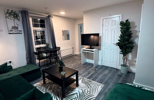Bordesley Apartment | Serene Garden Room Suite City Centre