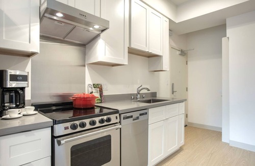 Civic Center Apartment | Serene Hayes Valley Studio w/Rooftop, W/D, 1 min to BART by Blueground