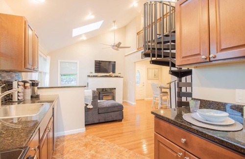 Glasser Cottage | Serene home on the water with beautiful lake views