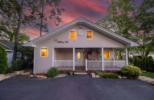 Glasser Cottage | Serene home on the water with beautiful lake views