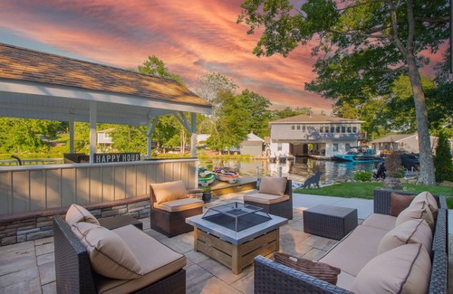 Glasser Cottage | Serene home on the water with beautiful lake views