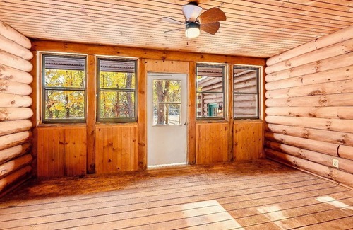 La Porte Cabin | Serene Log Cabin Forest Retreat - Across street from Pumpkin Patch and Orchard!