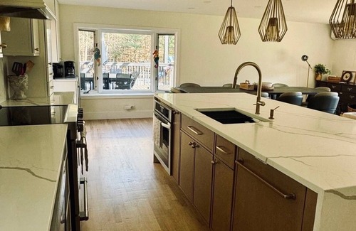 Thompson Ridge House | Serene Luxe Haven with Heated Pool & Gameroom