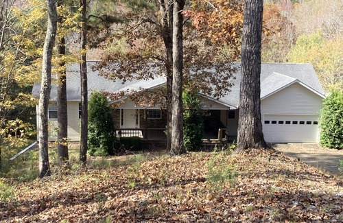 Titus House | Serene Luxury on a Quiet Cove