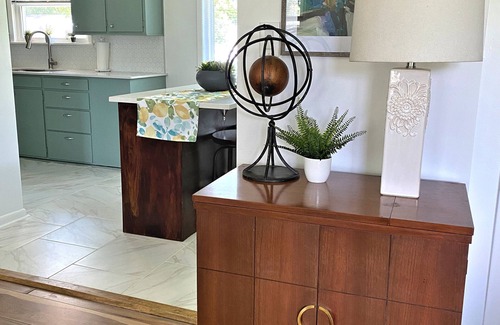 Springdale House | Serene Mid-Century Retreat: Discover Northwest Arkansas' Hidden Gem!