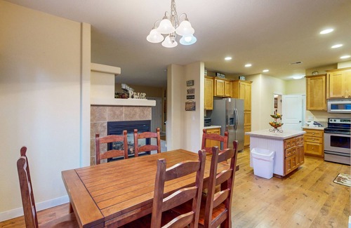 Bijou Park House | Serene monthly rental with hot tub - near Heavenly Resort & dining