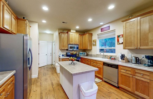 Bijou Park House | Serene monthly rental with hot tub - near Heavenly Resort & dining