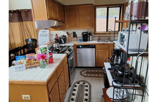 Bailey House | Serene Mountain Retreat-Hot Tub, Fire Pit, Views! Sleeps 6, 1 dog welcomed