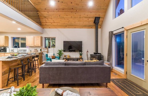 Bailey House | Serene Mtn Retreat 360° Views Patios Hot Tub