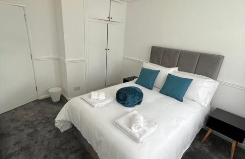 Southampton House | Serene Property Next to Southampton General Hospital