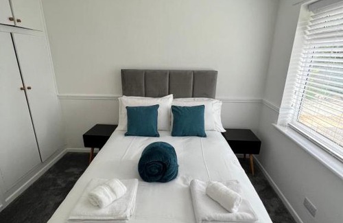 Southampton House | Serene Property Next to Southampton General Hospital