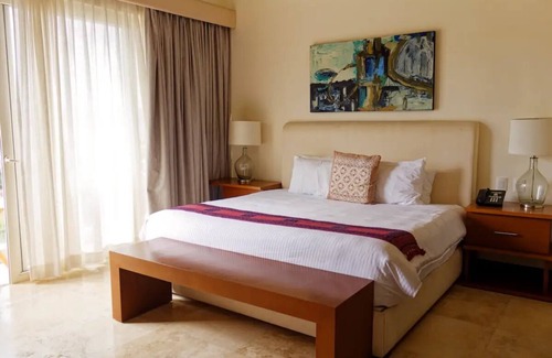 La Cruz de Huanacaxtle Resort | Serene Resort Junior Suite with King bed & Sofa bed- Jungle and Ocean Views