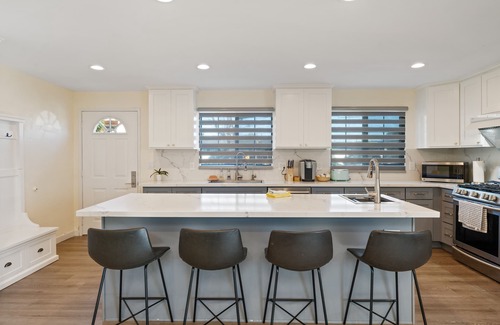 Harbor House | Serene Retreat in East Long Beach