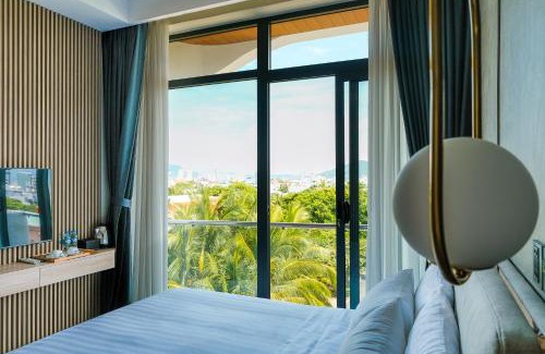 Son Tra Hotel | Serene Sea Hotel Danang - Free Laundry Service