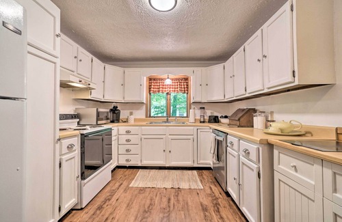 Sky Valley Cabin | Serene Sky Valley Family Chalet w/Fireplace
