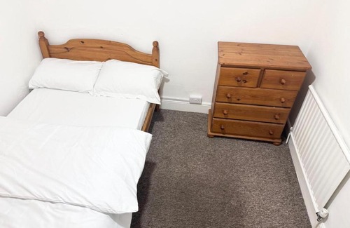 Southampton City Centre House | Serene Suite Room 4