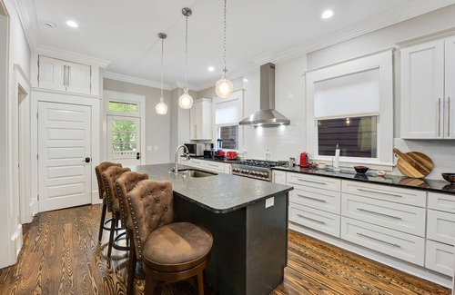 Wilmington Historic District House | Serene & sunlit getaway with spacious rooms & great patio - near beach & golf