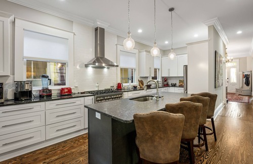 Wilmington Historic District House | Serene & sunlit getaway with spacious rooms & great patio - near beach & golf
