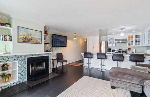 Lincoln City Condo | Serene Taft Getaway - 2BR2BA Bayfront Haven