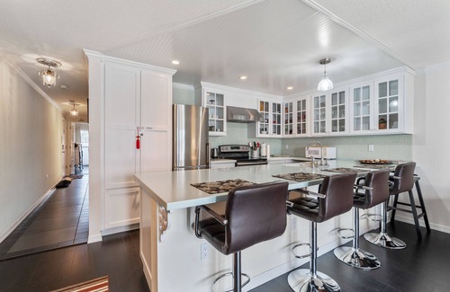 Lincoln City Condo | Serene Taft Getaway - 2BR2BA Bayfront Haven