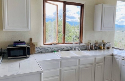 Arroyo Hondo House | Serene Taos Ski & Mountain Bike Retreat with Stunning Views — Upper Level