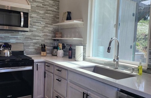 Fallbrook House | Serene Vineyard Cottage Escape