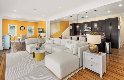 Picnic Point-North Lynnwood Villa | Serene Waterfront Escape w/Amazing View & Hot Tub