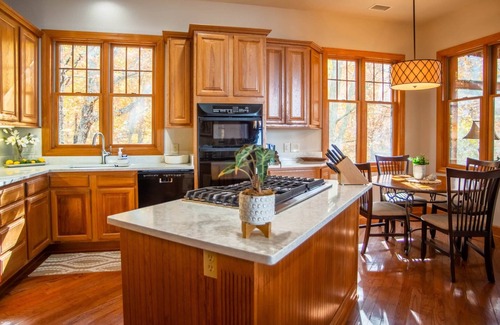 Burnsville Villa | Serenity at Sunset Point- Club Access