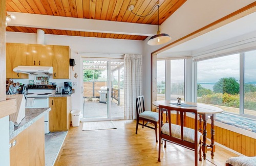 Coupeville House | Serenity at the Sound | House in Coupeville with ocean views, fireplace, firepit