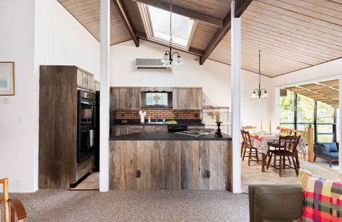 South Salem Cabin | Serenity Awaits at this Cozy Lakeside Bungalow