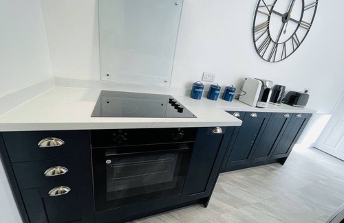 Westoe Apartment | Serenity By The Sea, Stylish Two Bedroom Apartment Near The Beach, South Shields
