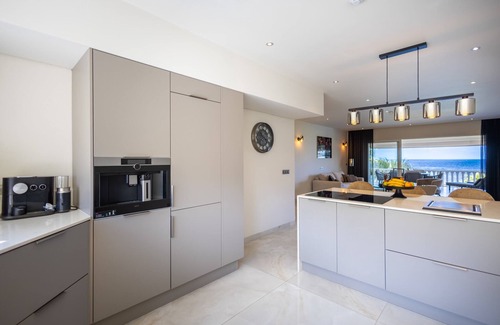 Sint Michiel Apartment | Serenity by the Seascape, Marble Blue Bay Bliss