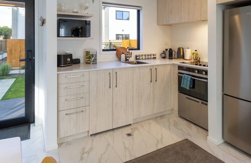 New Brighton House | Serenity by the Sea: Coastal Escape1 bed 1 bath