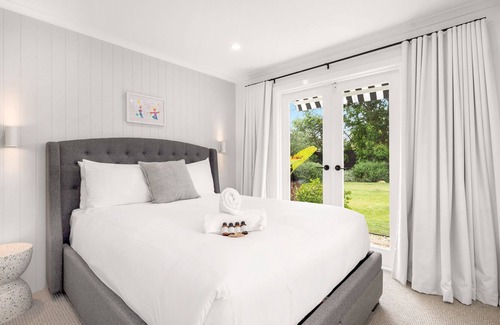 Scarborough Cottage | Serenity by the Sea - Enjoy a comfortable coastal holiday lifestyle in an elegant and peaceful townh